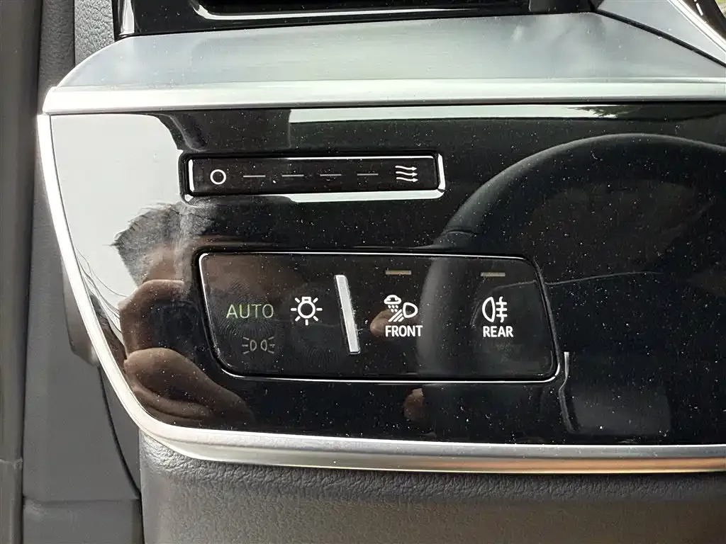 Audi A8 — фото 9