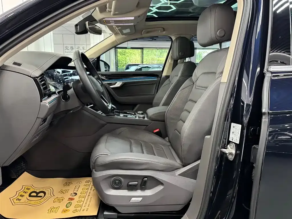 Volkswagen Touareg 2023 из CN, фото 7