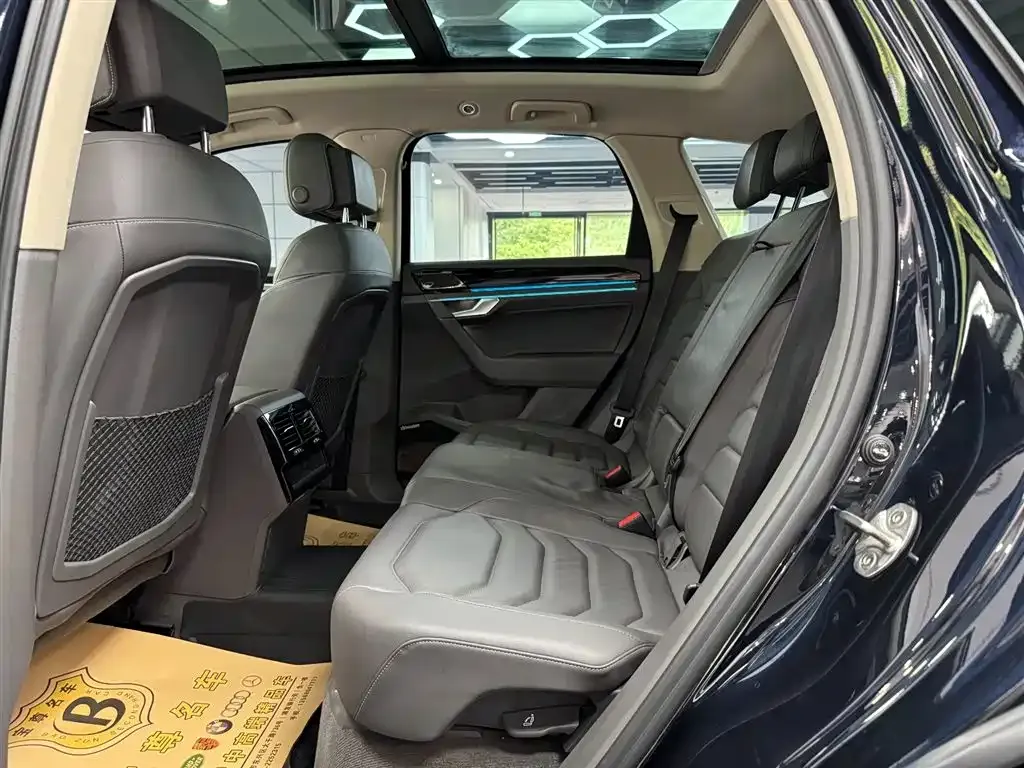 Volkswagen Touareg 2023 из CN, фото 8