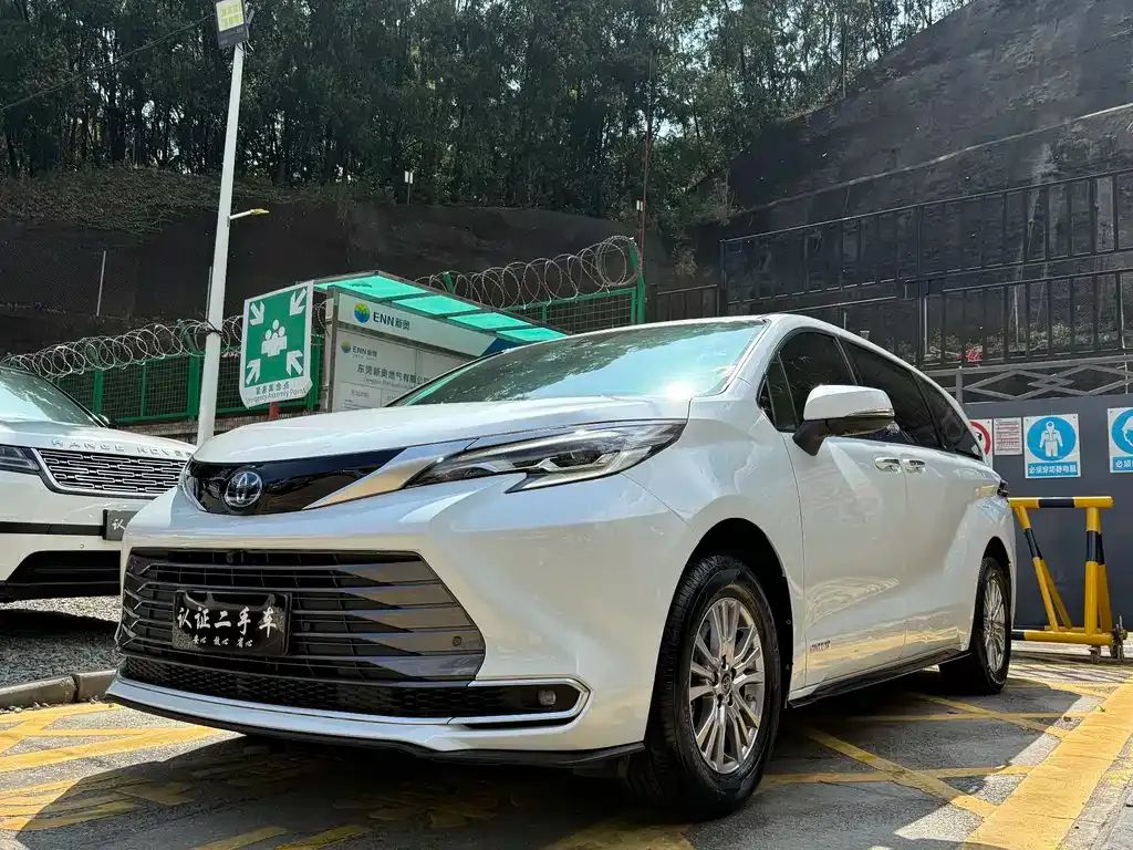 Toyota Sienna 2022 из CN, фото 1
