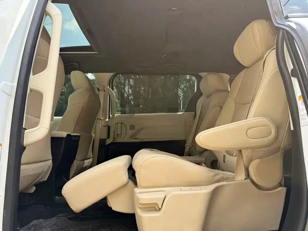 Toyota Sienna 2022 из CN, фото 10