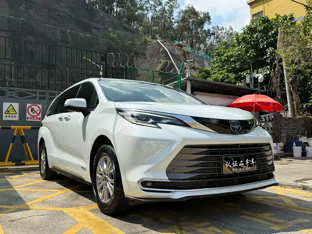 Toyota Sienna 2022 из CN, фото 3