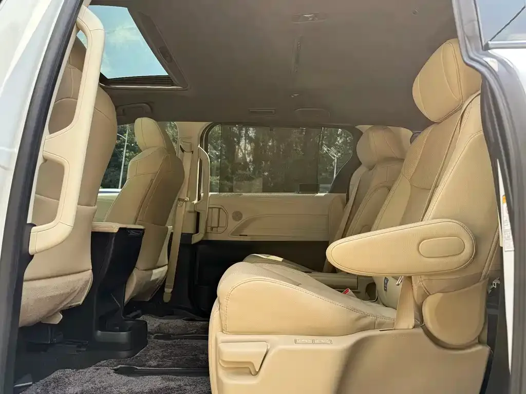 Toyota Sienna 2022 из CN, фото 7