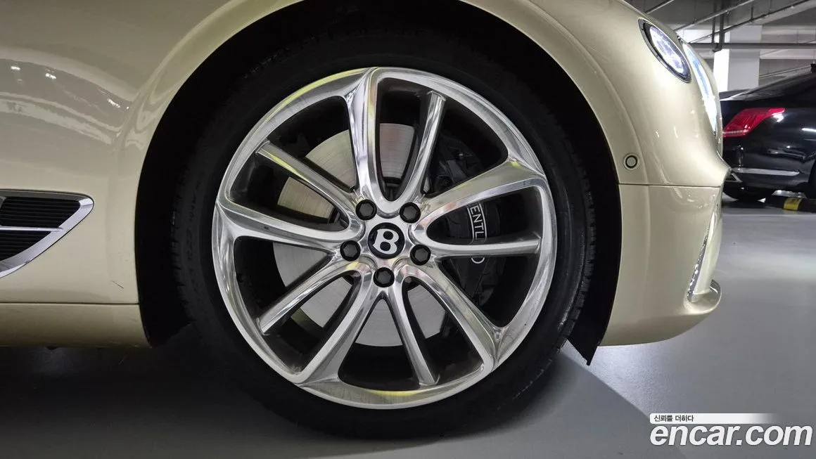 Bentley Continental 2023 из KR, фото 6