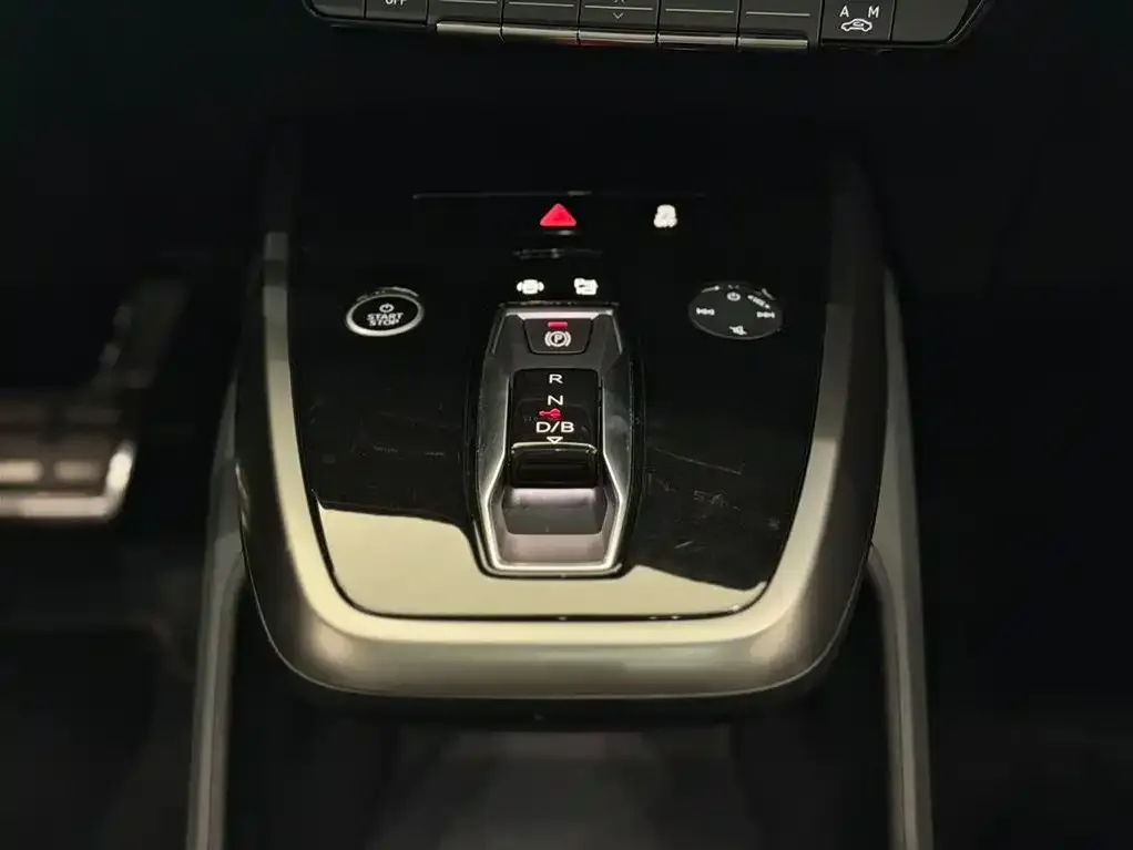 Audi Q4 e-tron — фото 10