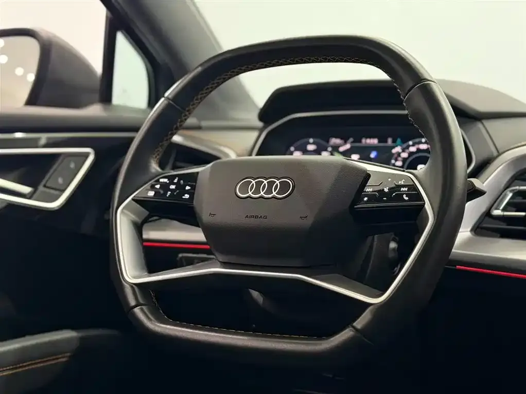 Audi Q4 e-tron — фото 7