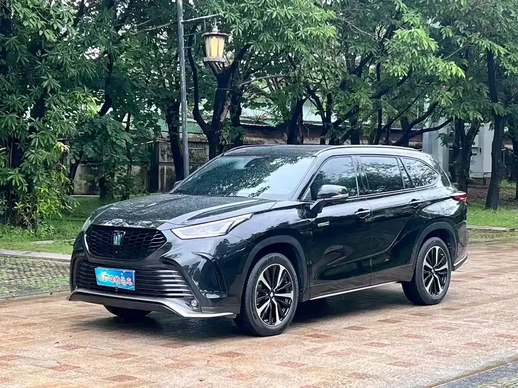 Toyota Crown Kluger 2024 из CN, фото 1