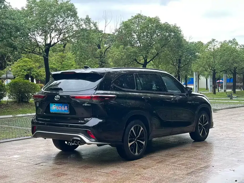 Toyota Crown Kluger 2024 из CN, фото 2