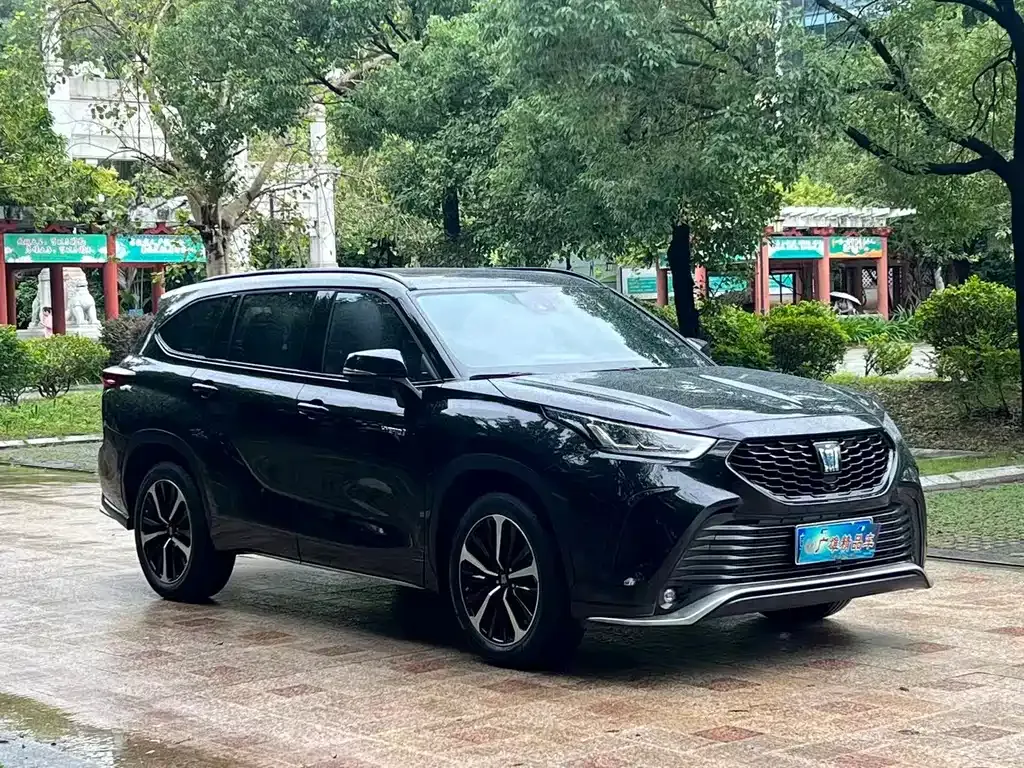 Toyota Crown Kluger 2024 из CN, фото 3