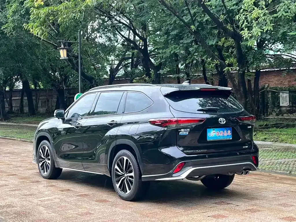 Toyota Crown Kluger 2024 из CN, фото 4