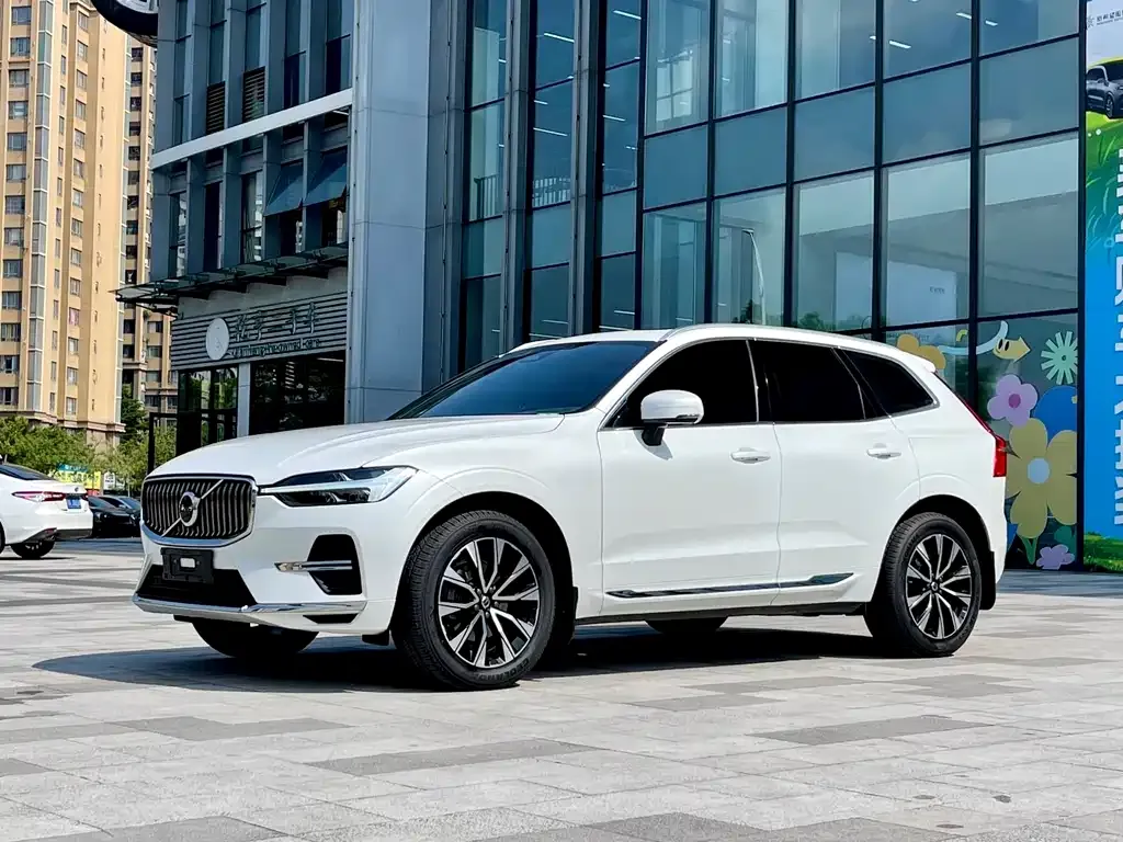Volvo XC60 — фото 1