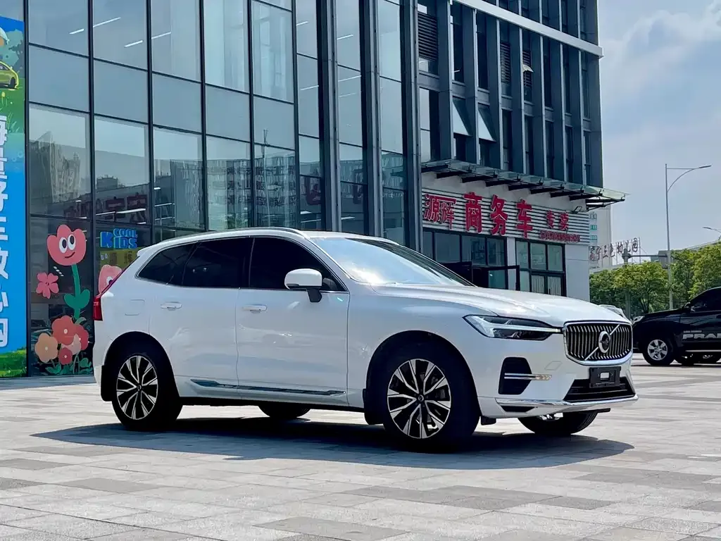 Volvo XC60 — фото 3