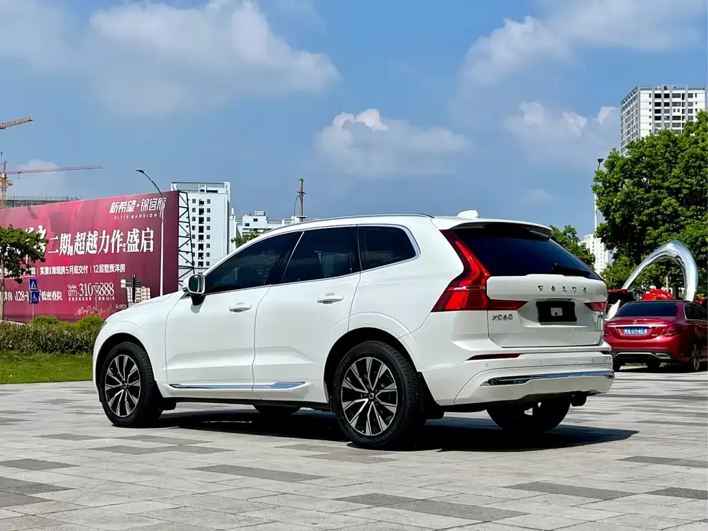 Volvo XC60 — фото 5