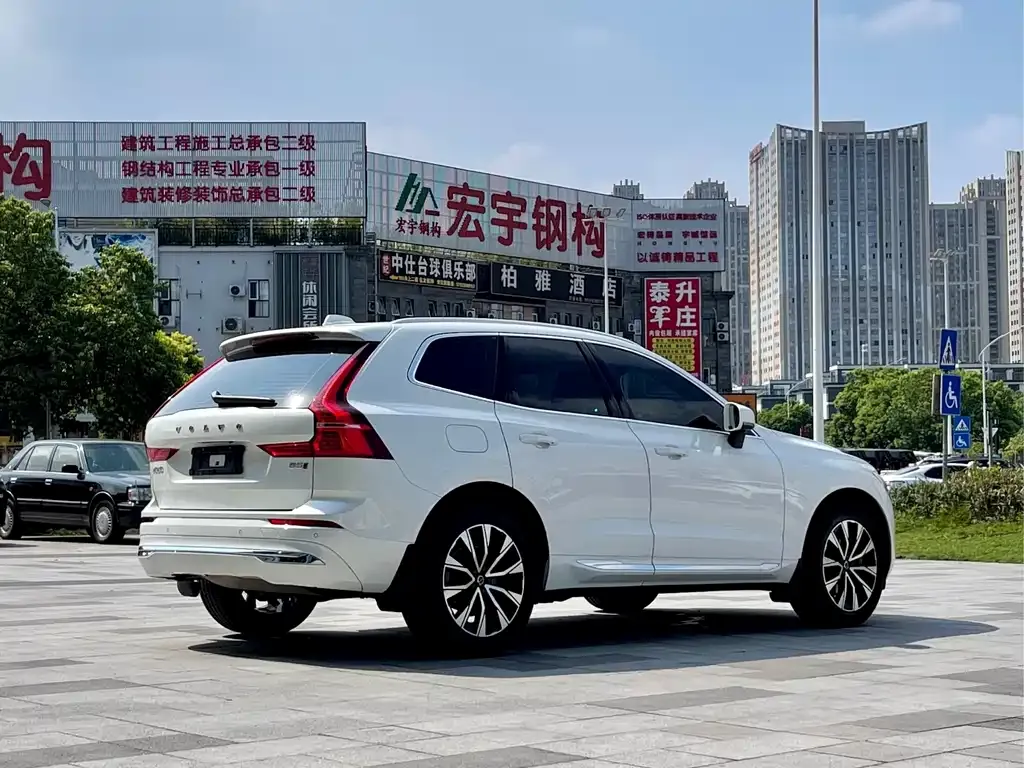 Volvo XC60 — фото 7