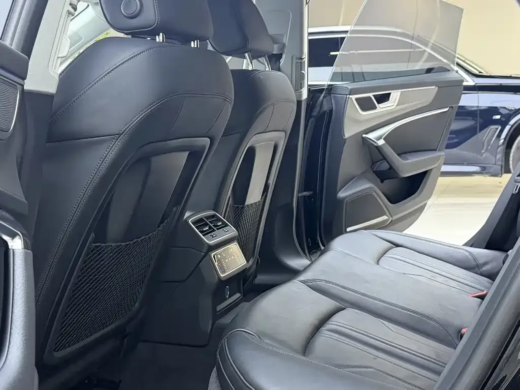 Audi A7 2023 из CN, фото 7