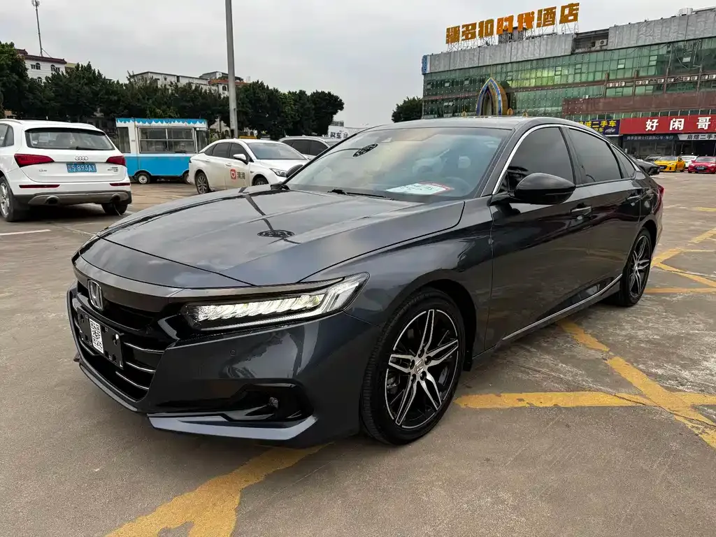 Honda Accord — фото 1