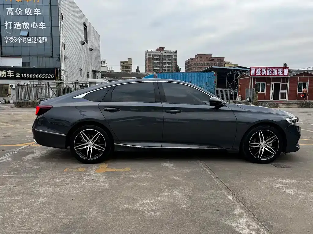 Honda Accord — фото 8