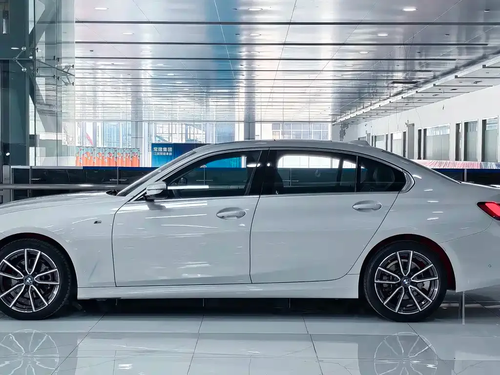 BMW 3 Series 2023 из CN, фото 3