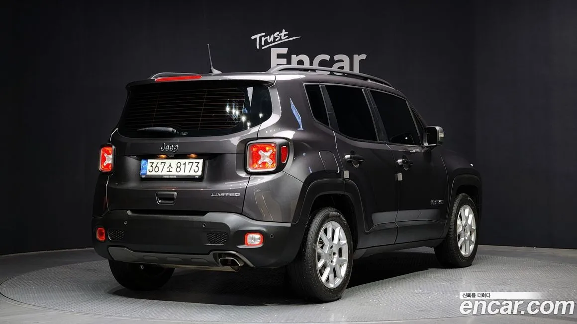 Jeep Renegade — фото 2