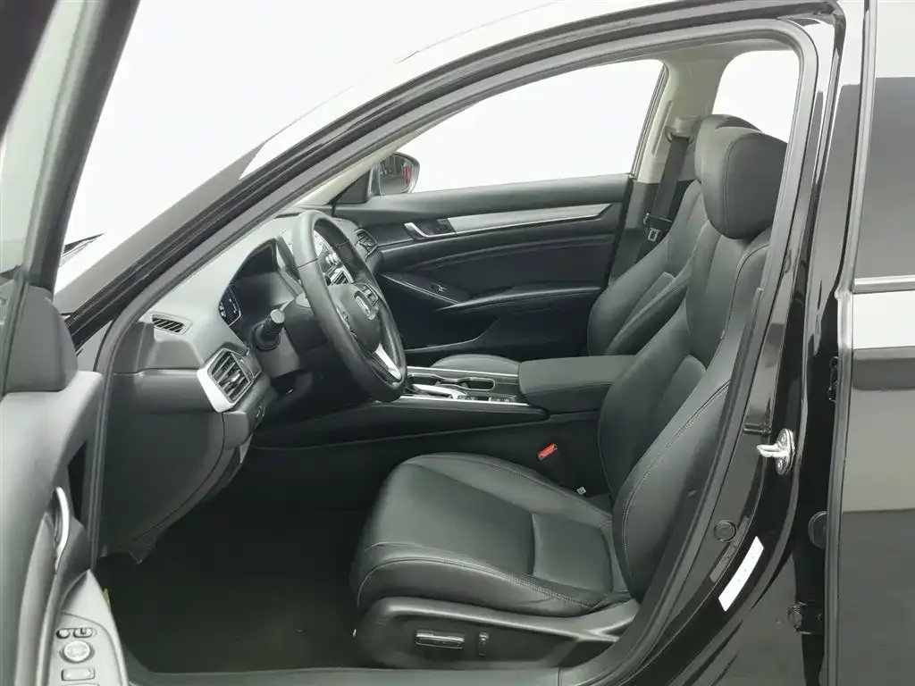 Honda Accord — фото 10