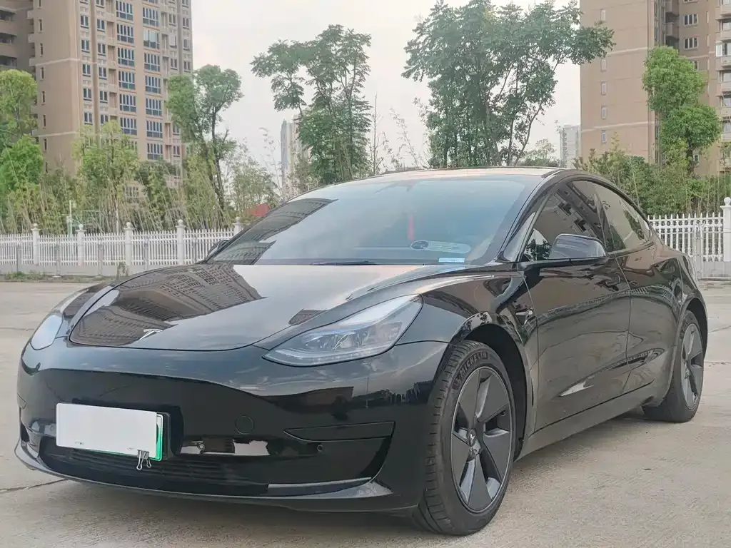 Tesla Model 3 — фото 1