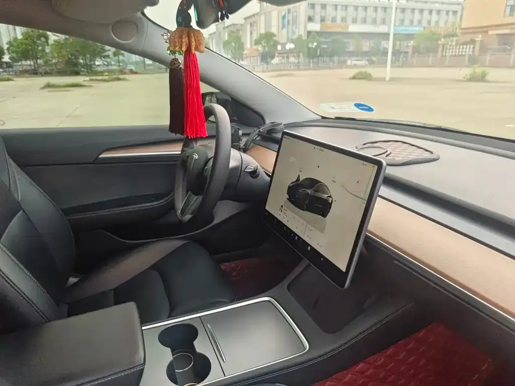 Tesla Model 3 — фото 10