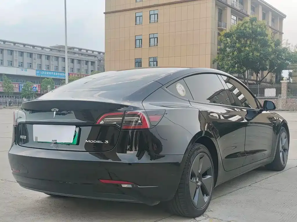 Tesla Model 3 — фото 4