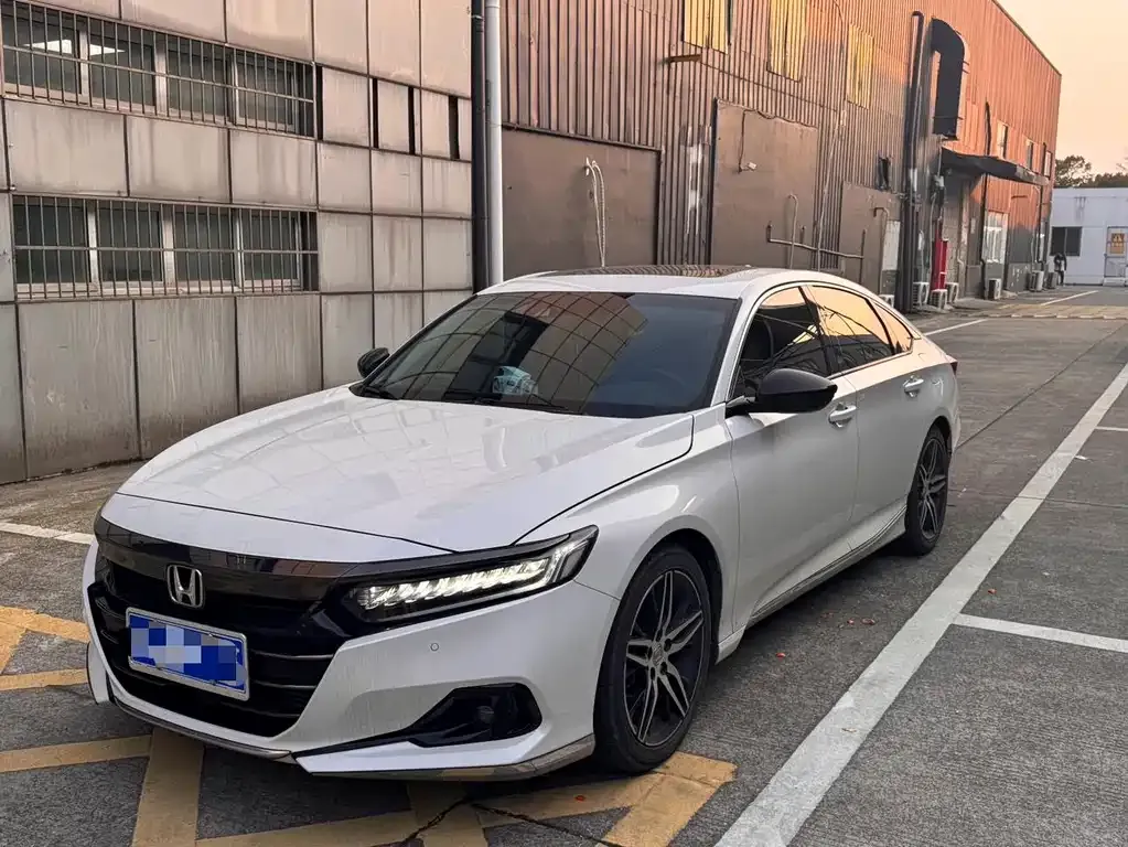 Honda Accord — фото 1