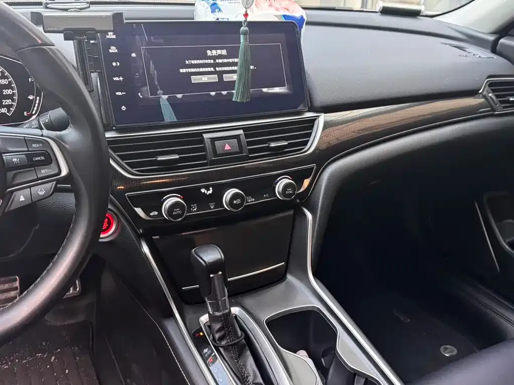 Honda Accord — фото 8