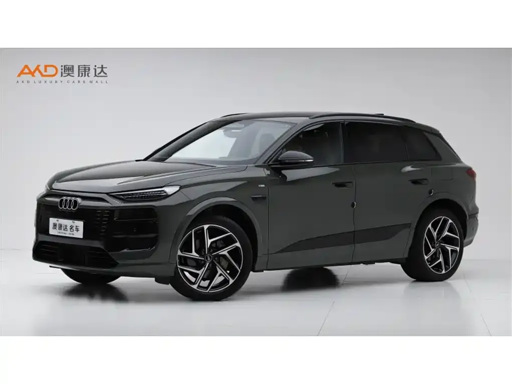 Audi Q6L e-tron — фото 1
