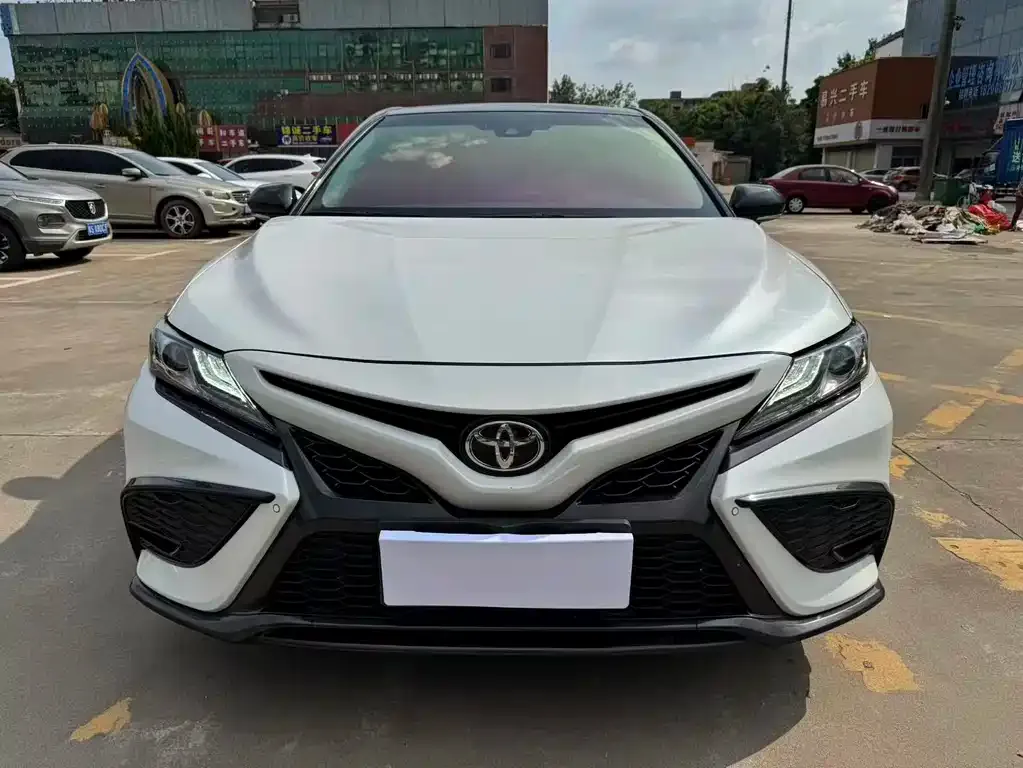 Toyota Camry 2023 из CN, фото 2