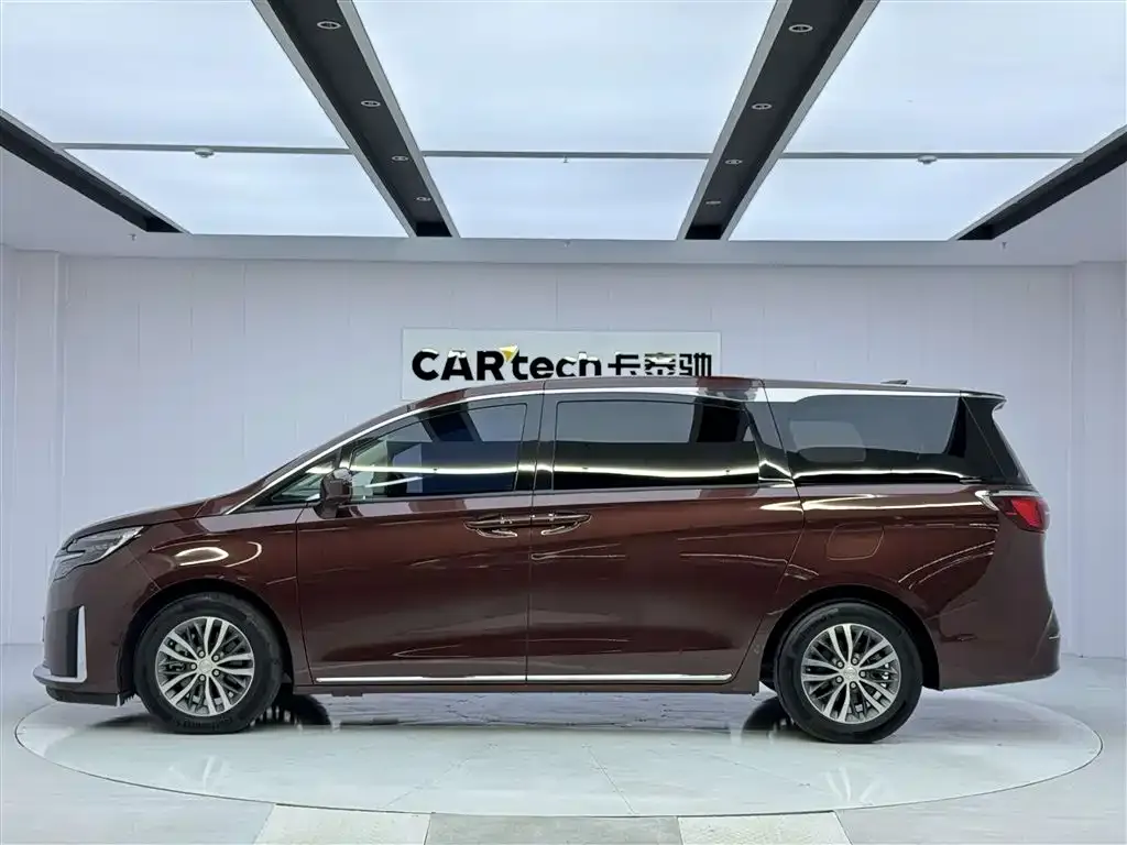 Buick GL8 2023 из CN, фото 2