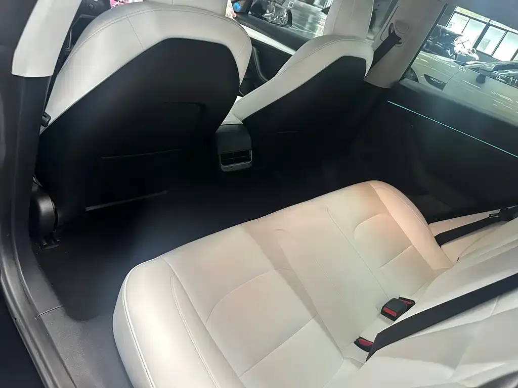 Tesla Model 3 — фото 10