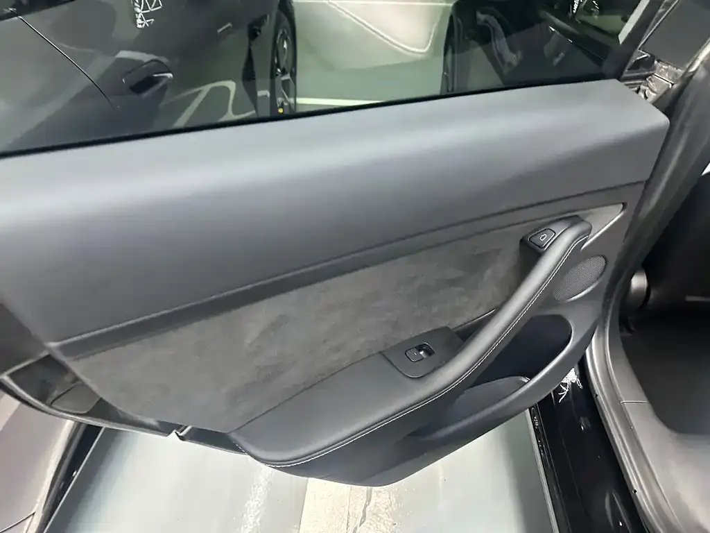 Tesla Model 3 — фото 9