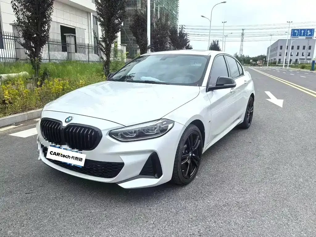 BMW 1 Series 2023 из CN, фото 1