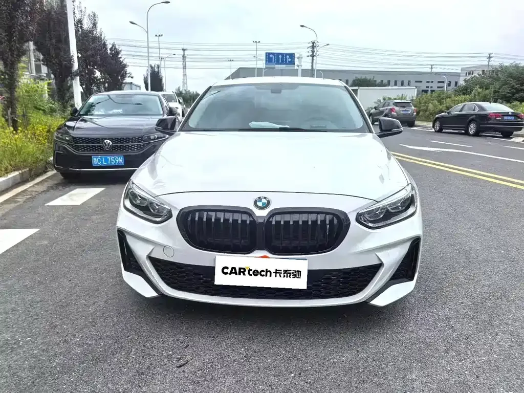 BMW 1 Series 2023 из CN, фото 2