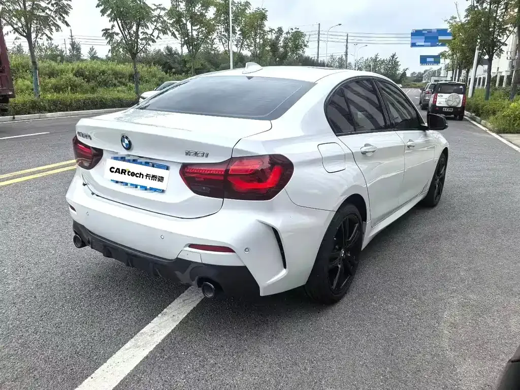 BMW 1 Series 2023 из CN, фото 8