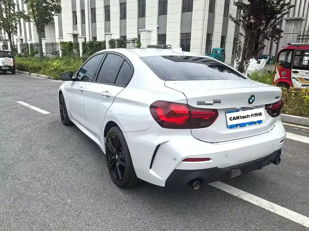 BMW 1 Series 2023 из CN, фото 9