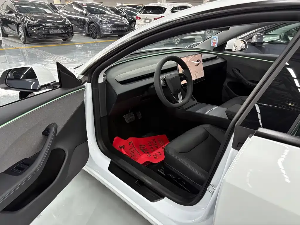 Tesla Model 3 — фото 4