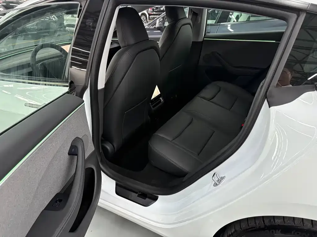 Tesla Model 3 — фото 5