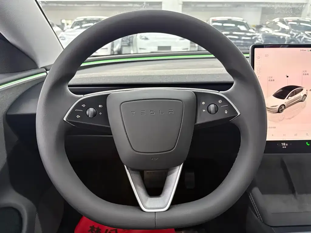 Tesla Model 3 — фото 6