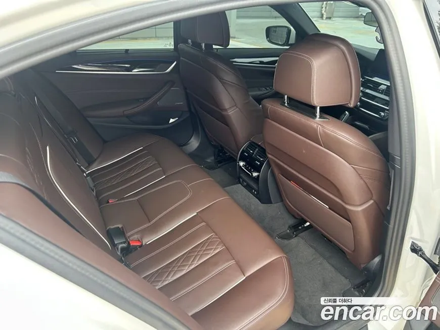 BMW 5-Series — фото 10