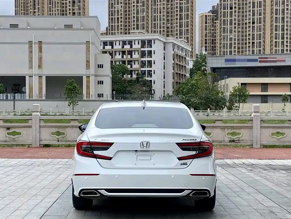 Honda Accord — фото 8