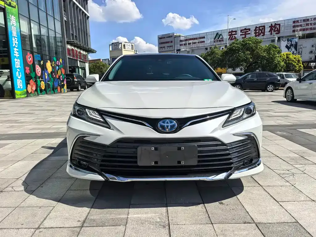 Toyota Camry — фото 2