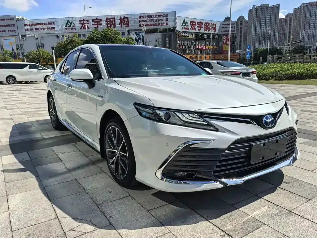 Toyota Camry — фото 3