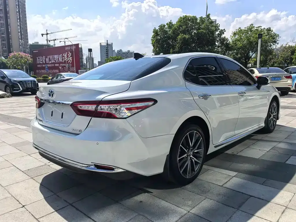 Toyota Camry — фото 5