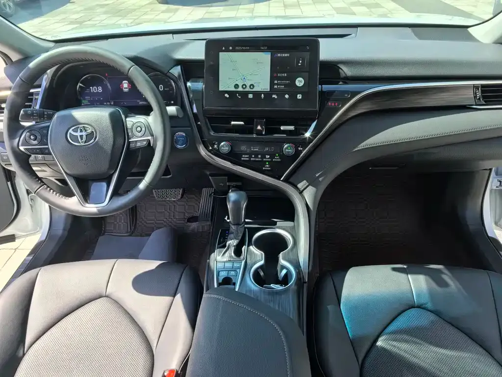 Toyota Camry — фото 9