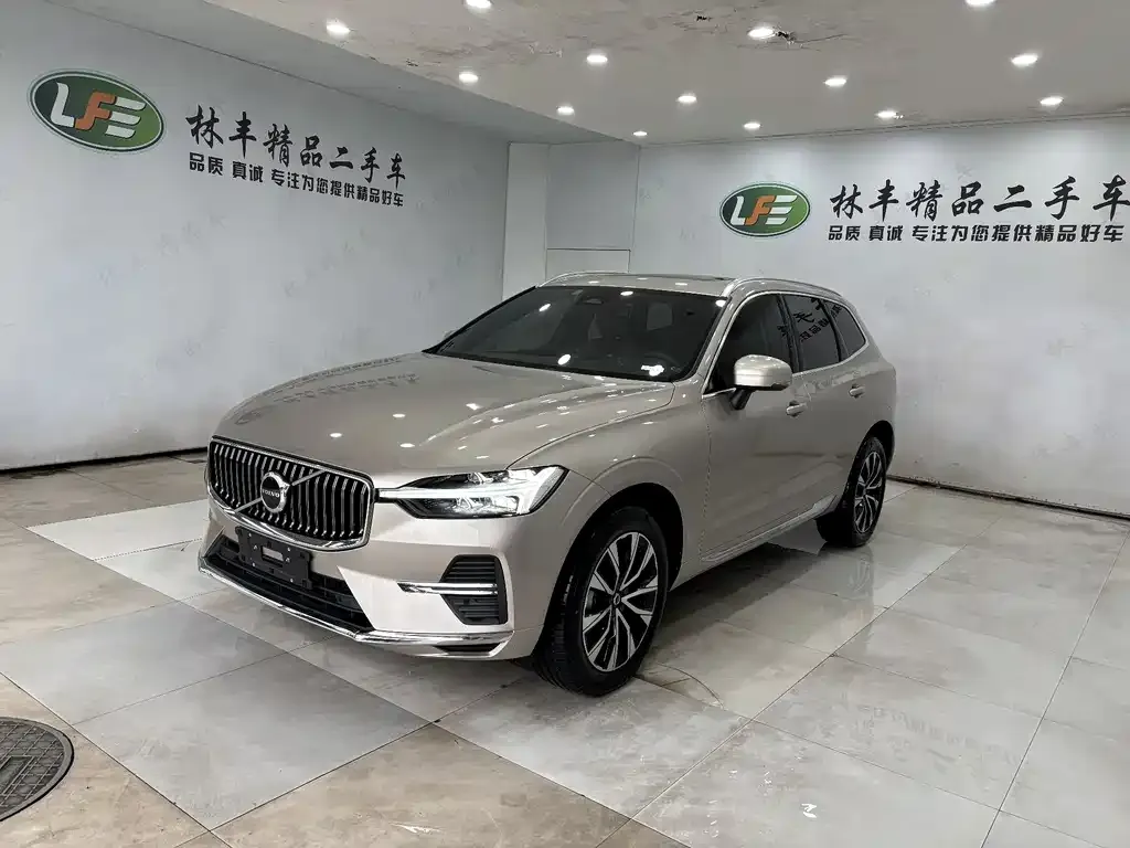 Volvo XC60 — фото 1