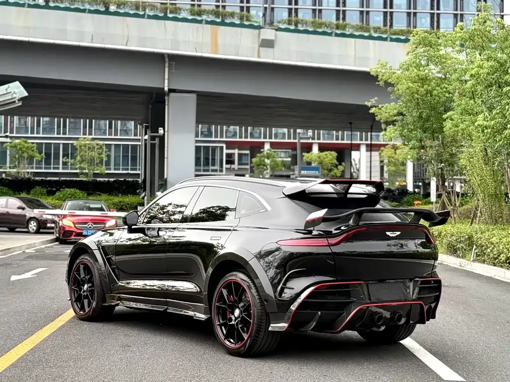Aston Martin DBX — фото 7
