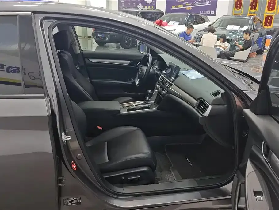 Honda Accord — фото 8